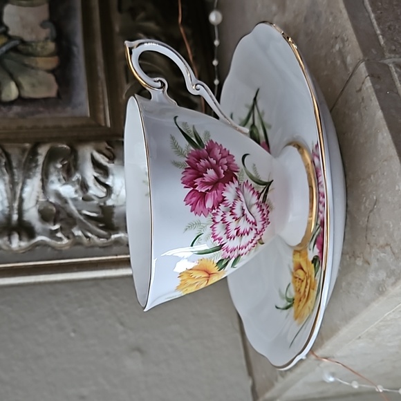 Royal Standard Tea Cup and Saucer - Picture 2 of 12